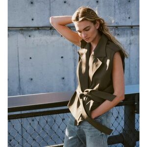 TREND NWT ZARA SHOULDER PAD BELTED VEST 
🚨FIRM PRICE NO DISCOUNT
